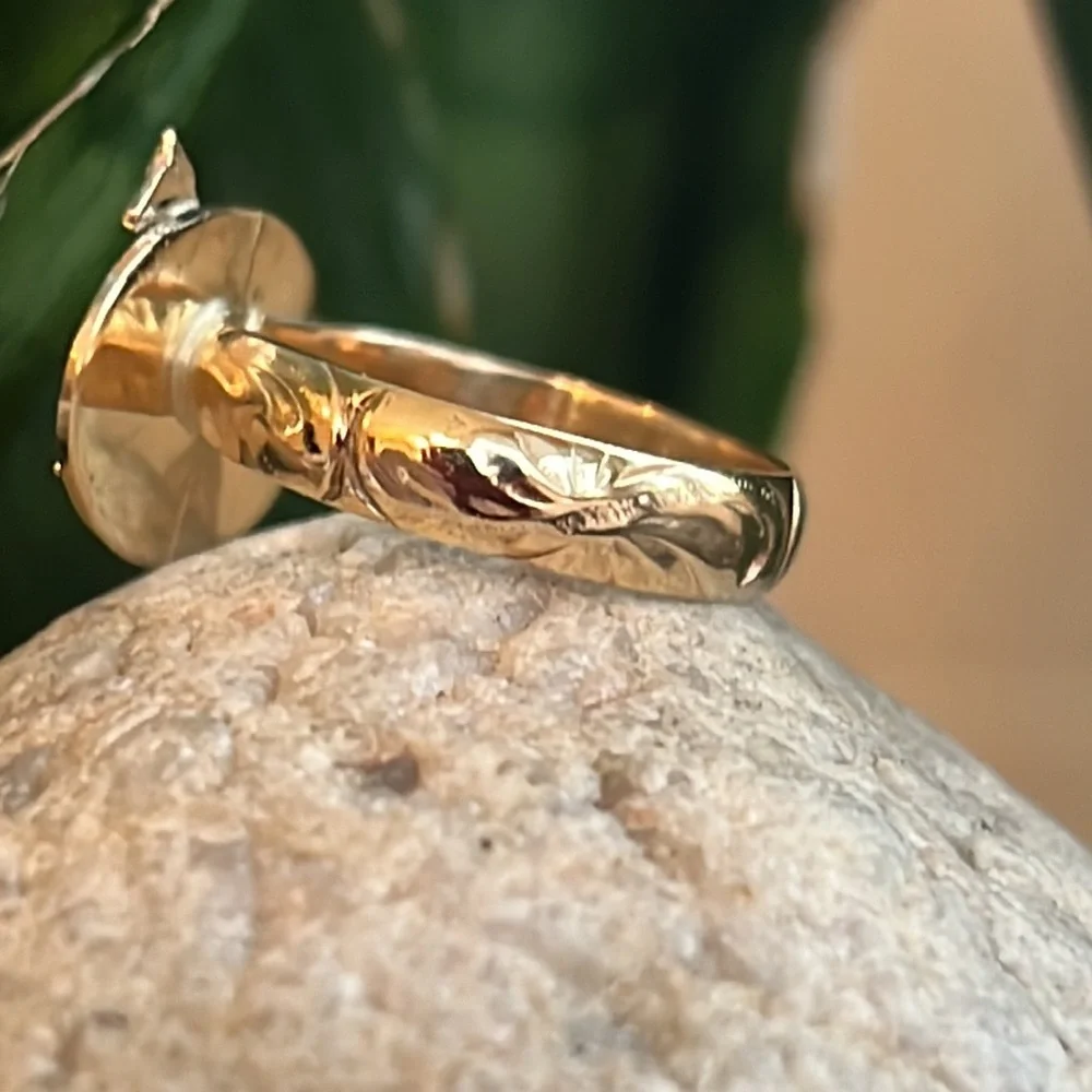 14k gold ring with horse and crosshatch background - Picture 4 of 17